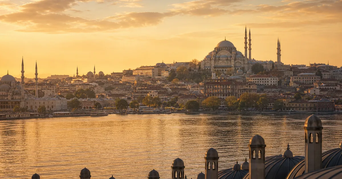 Editorial view of Istanbul skyline and the Bosphorus at golden hour — premium reference for liposuction in Turkey